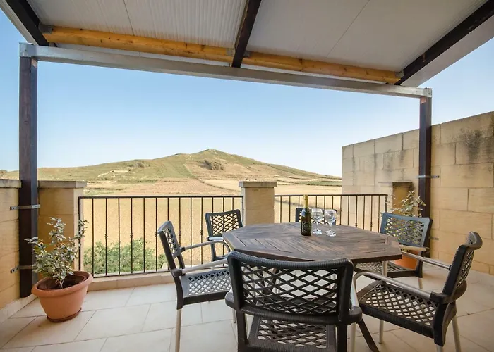 Ta' Giga Villa Għarb