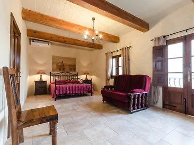 Ta' Giga Villa *