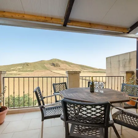 Ta' Giga Villa Għarb